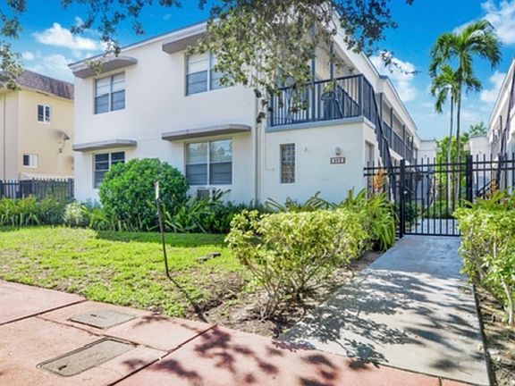 3rd image of 966 Biarritz Dr APT 6