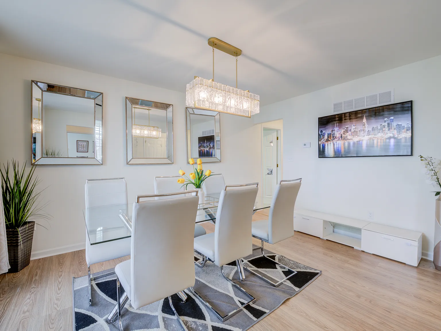 4 bed, 2836 sqft, $2,800 — Photo 4