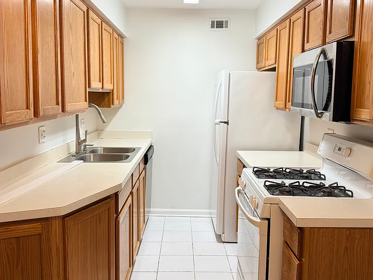 1509 N Windsor Dr #204 — Photo 10