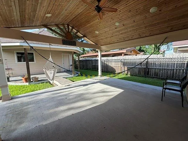 402 Dunwick Ln — Photo 22