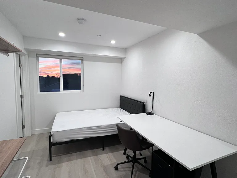 1224 W 37th Pl — Photo 70