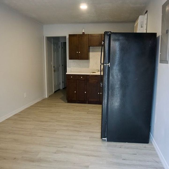 1st image of 5695 Atlee Ave #J