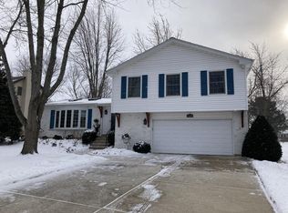 2865 Vail Ct, Lisle, IL 60532