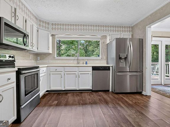 5th image of 9640 Pine Thicket Way