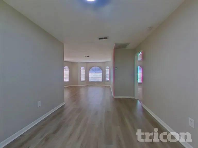 5913 Fall River Dr — Photo 3