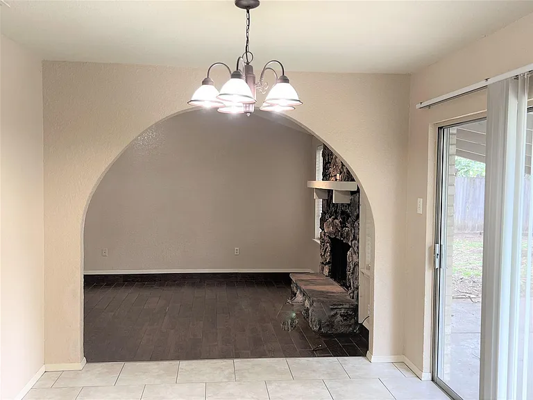 2310 Dartmouth Dr — Photo 2