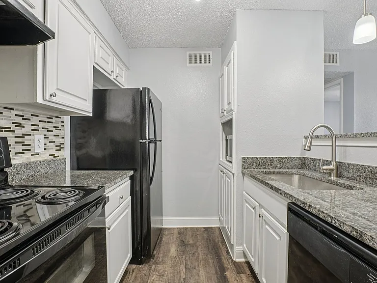 Don't Miss Out Biltmore Homes Leasing Fast — Photo 79
