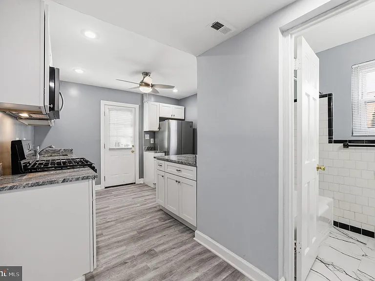 4029 Grant St NE — Photo 8