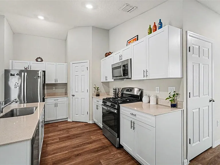 14919 Sterling Spur Ave — Photo 2