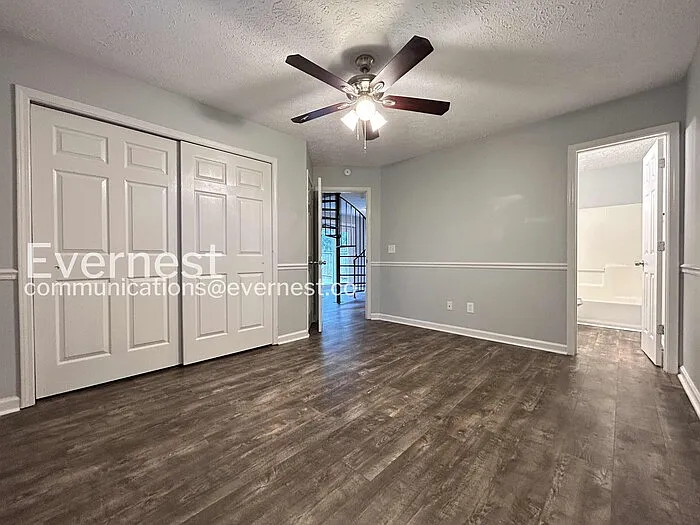 1336 Yorkshire Ln — Photo 7