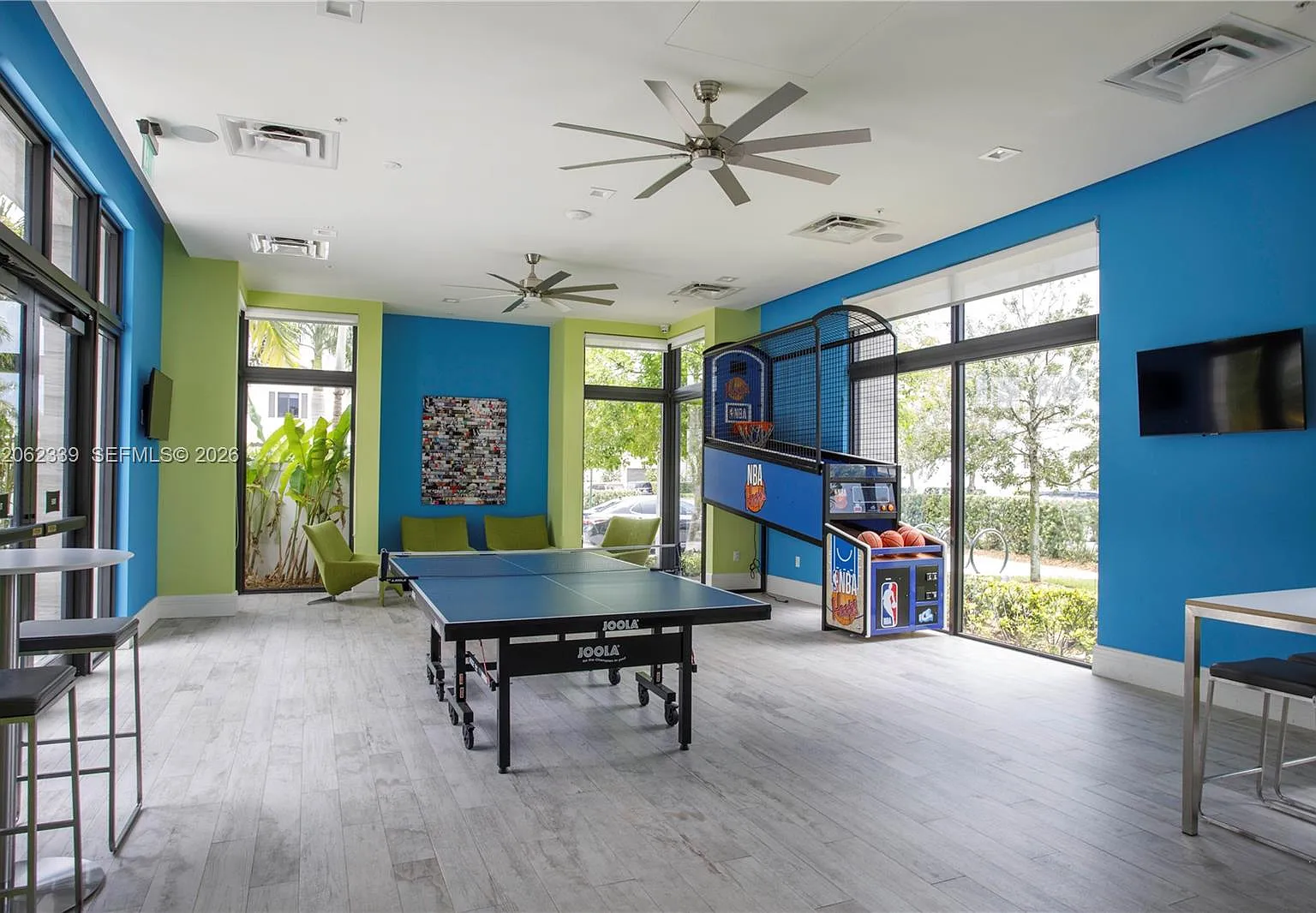 2 bed, 2.5 bath, 1120 sqft, $2,600 — Photo 2