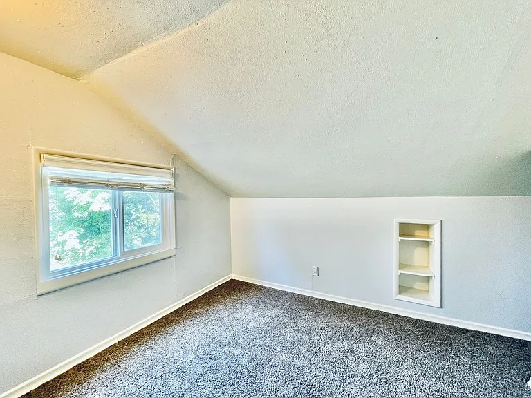 1403 S 99th St — Photo 17