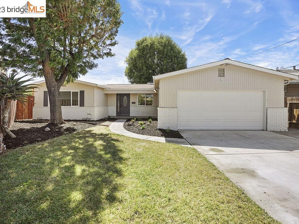 1st image of 5 E Lake Ct