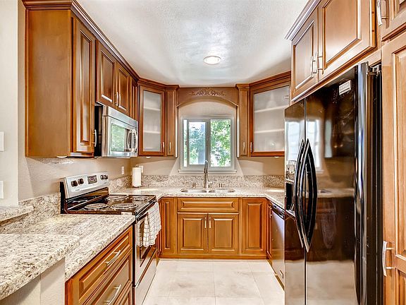 3rd image of 1800 S Maple St Unit 203