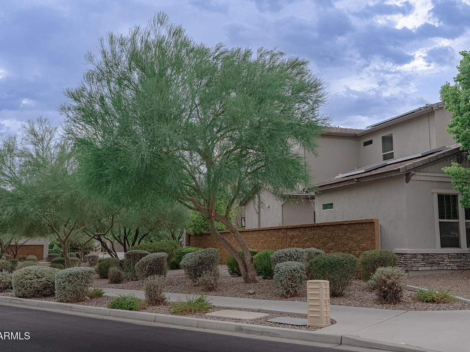 3 bed, 3.0 bath, 2460 sqft, $3,875 — Photo 4