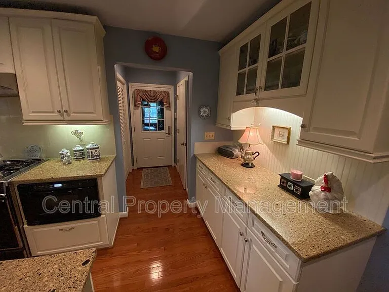 4724 Coach Hill Dr — Photo 45