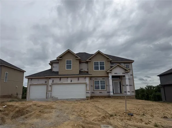 9001 N Poplar Ave, Kansas City, MO 64156