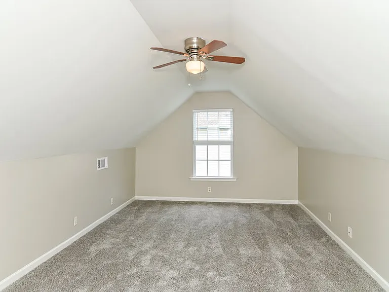 145 Lyndhurst Dr — Photo 15