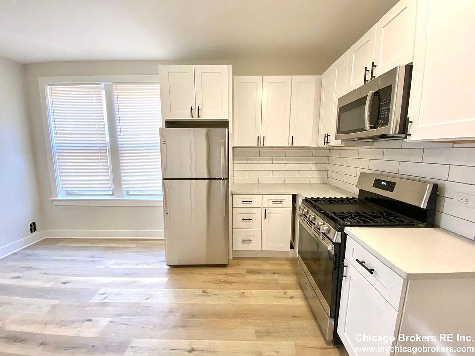 1st image of 2207 W Montrose Ave APT 3E