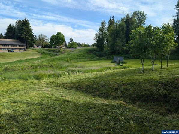 146 D St, Woodburn, OR 97071
