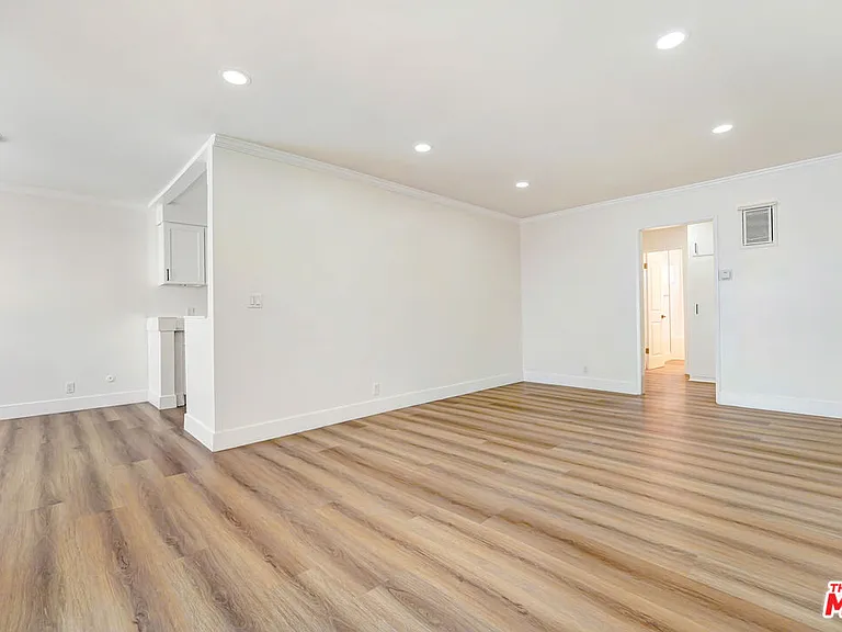 8208 Romaine St #1 — Photo 1