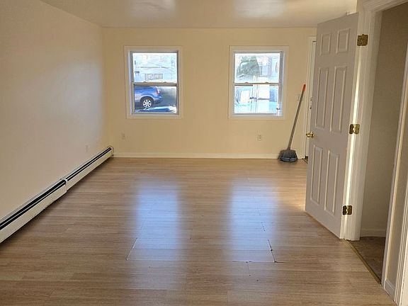 3rd image of 56-60 Anchor St #56