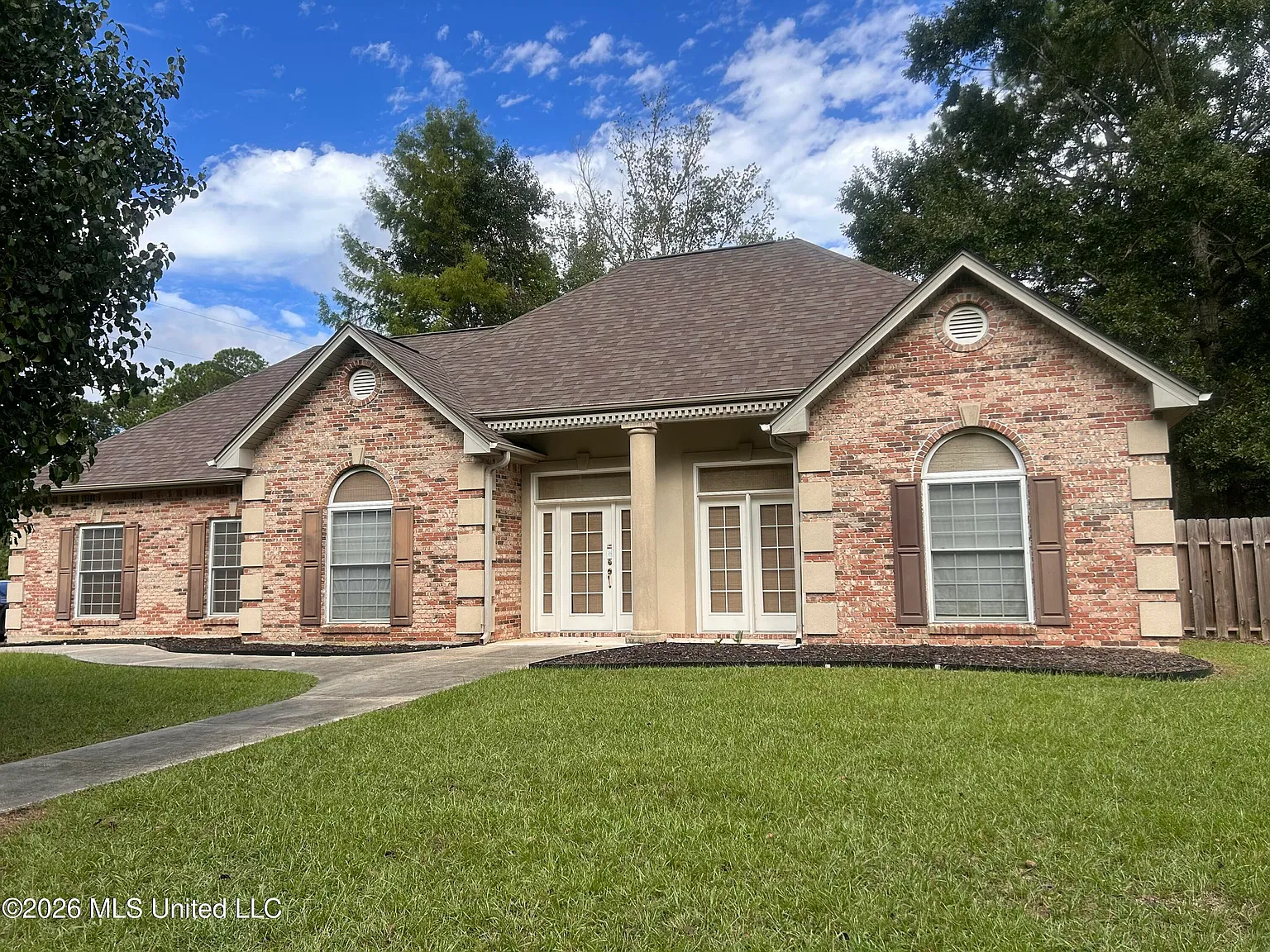 3 bed, 2.0 bath, 1975 sqft, $2,500 — Photo 1