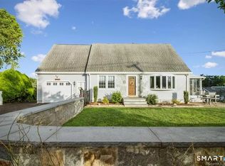 35 Knapps Hwy, Fairfield, CT 06825