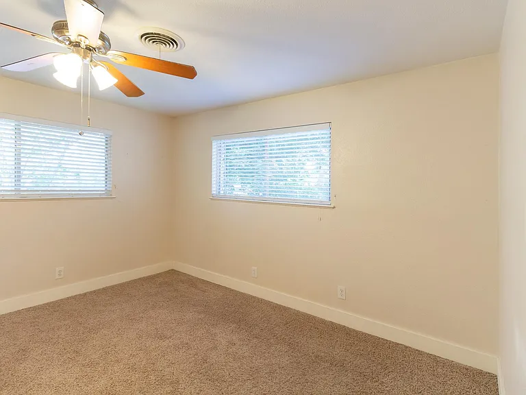 primary bedroom, opposite view