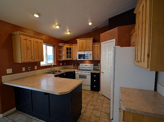 3rd image of 700 Barn Wood Dr