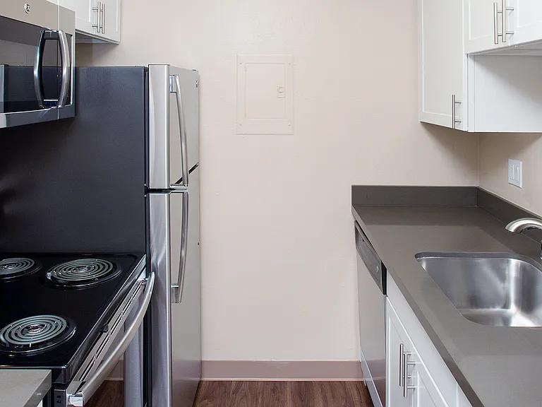 Lincoln Glen Apartments — Photo 1