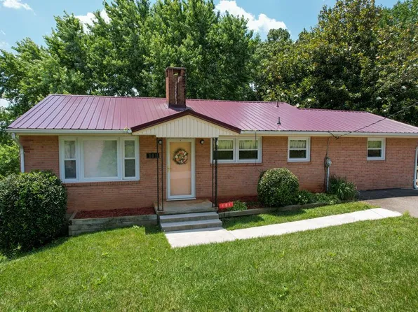 101 Hillcrest Ct, Stuart, VA 24171