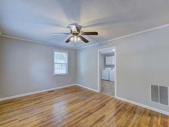 3rd image of 3819 Prentice Ave
