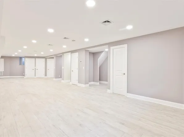 68-02 Jay Avenue image 14 of 17