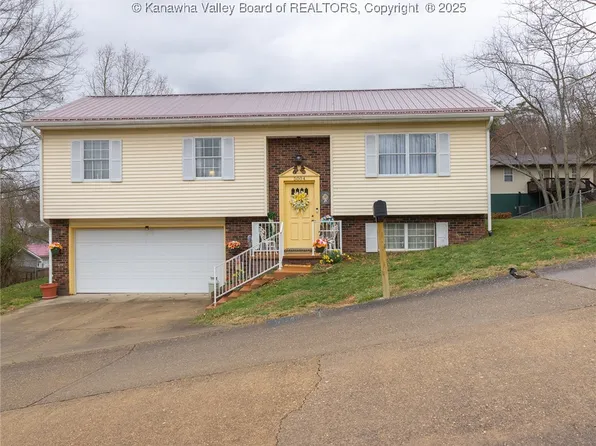 5004 Black Oak Dr, Cross Lanes, WV 25313
