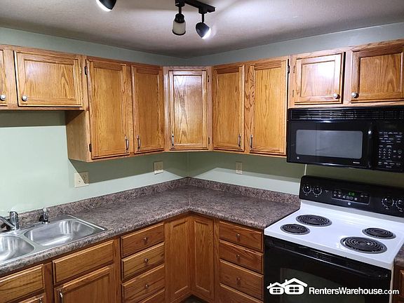 2nd image of 834 Elm St W #2