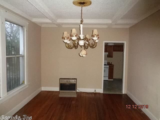 2nd image of 911 W 20th St