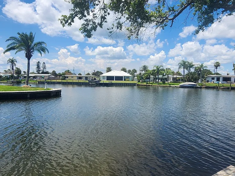 485 N Shore Dr — Photo 5
