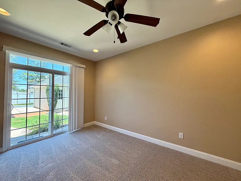 121 Walnut Cove Dr #D — Photo 9