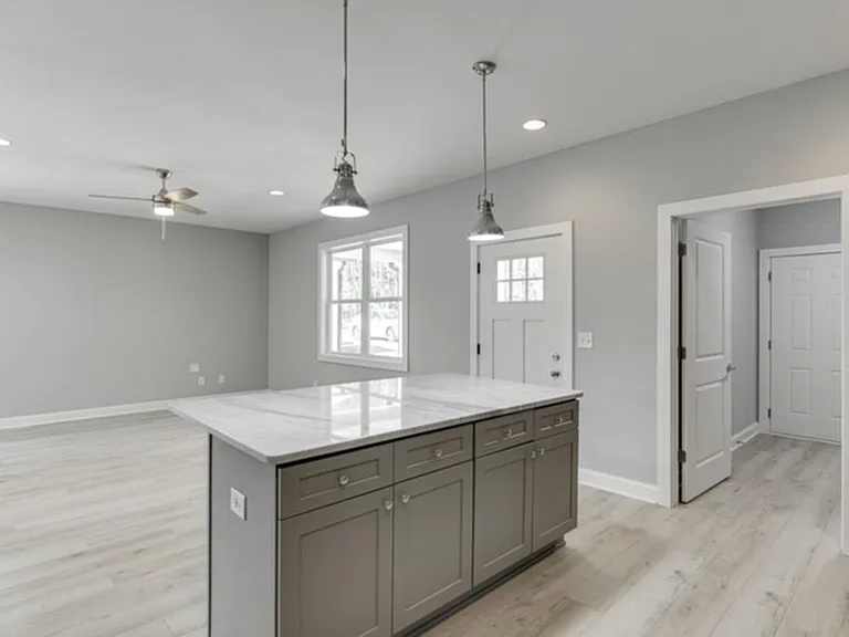1641 E Broad St — Photo 10