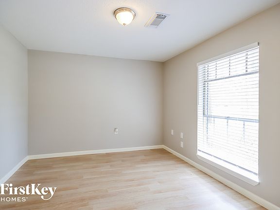 5th image of 538 Robert E Lee Dr