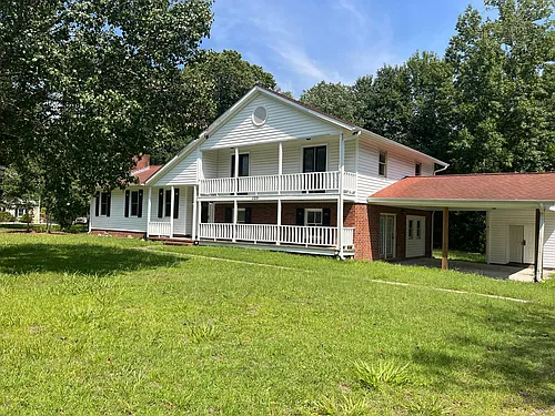 220 Edgewood Dr Photo 1