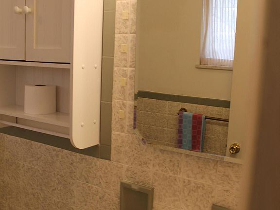 4th image of 121 E Thistle Dr