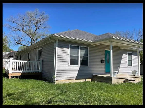 102 Jackson St, Macon, MO 63552