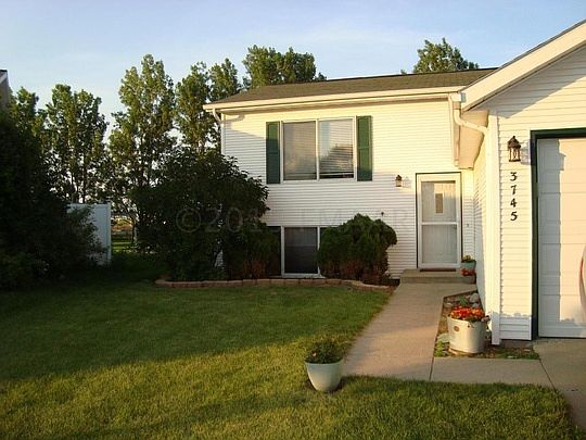 2nd image of 3745 Village Green Cir