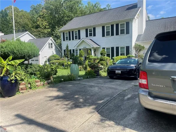 1000 New Hampshire Dr, Jamestown, NC 27282