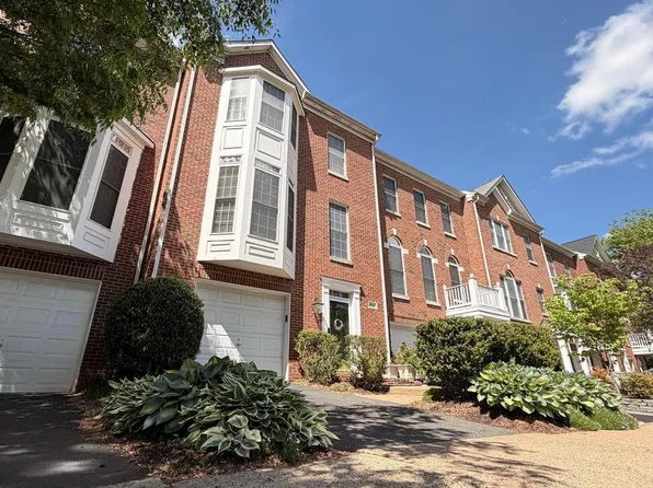 4224 Lower Park Dr, Fairfax, VA 22030