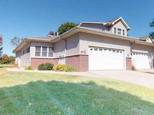 2140 Country Club Dr, Mason City, IA 50401