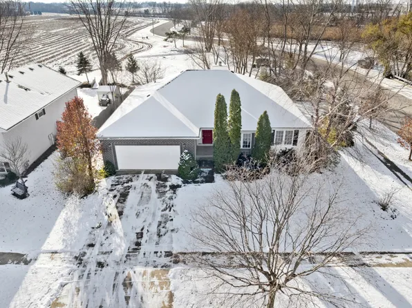1308 Willow Ln, Harvard, IL 60033