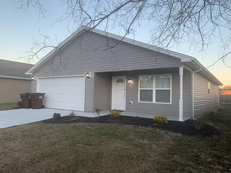 708 Diamond Loop — Photo 1